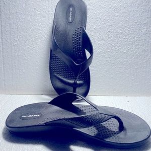 Okabash surf flip flops sandals woman’s Sz L  US 9/10 . Great condition.
